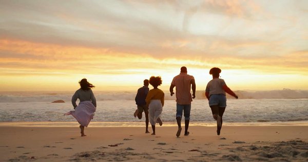 What should you know about booking a holiday rental in the UK for Christmas markets?